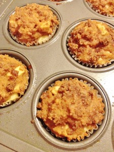 Apple Cinnamon Streusel Mini Muffins - www.freshapron.com